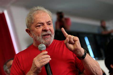  Lula: brasileiros são vítimas de um presidente que se acha médico