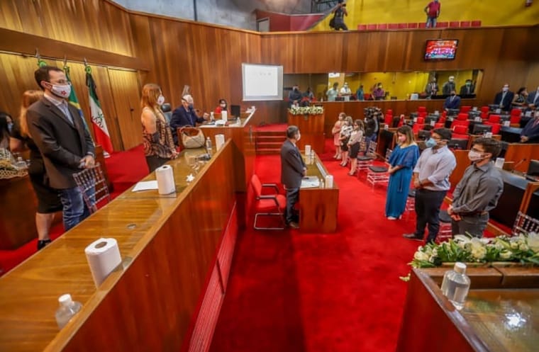  Assembleia Legislativa do Piauí presta homenagem ao presidente Assis Carvalho