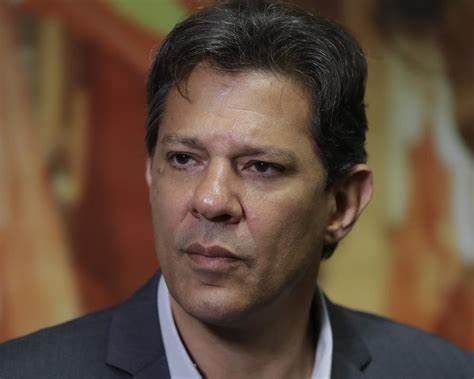  Haddad: Governo Bolsonaro prioriza militares, mas não a educação