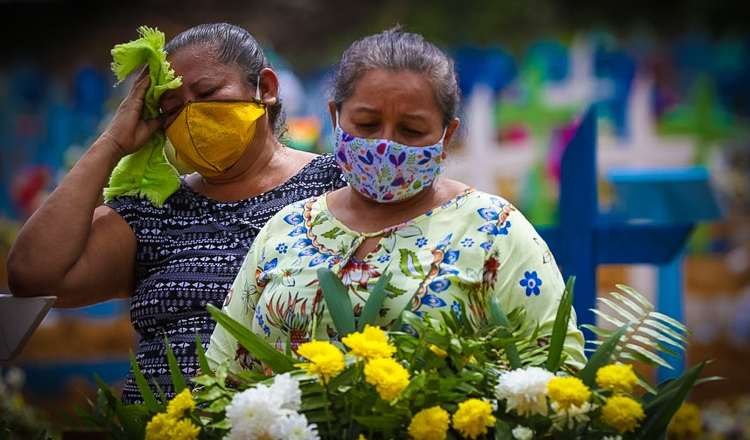  Prestes a ter 2 milhões de infectados, Brasil tem alta de mortes