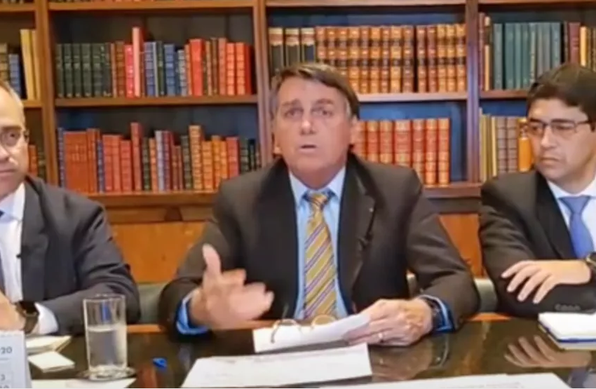  Bolsonaro tenta se desvencilhar de senador com dinheiro na cueca