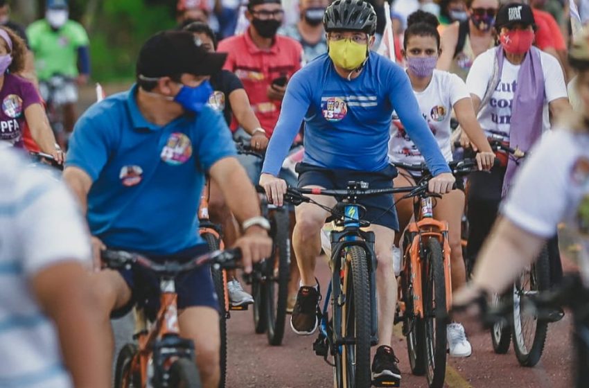  Candidato Fábio Novo realiza bicicletaço na avenida Raul Lopes