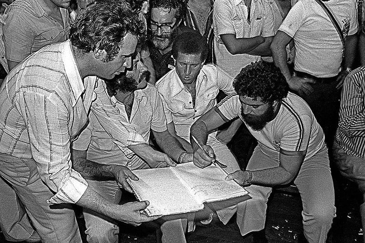  Há 41 anos, PT nasceu para defender a democracia, os trabalhadores e o Brasil