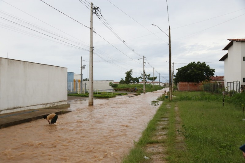  Franzé alerta sobre risco de vida dos moradores das áreas de risco em Teresina