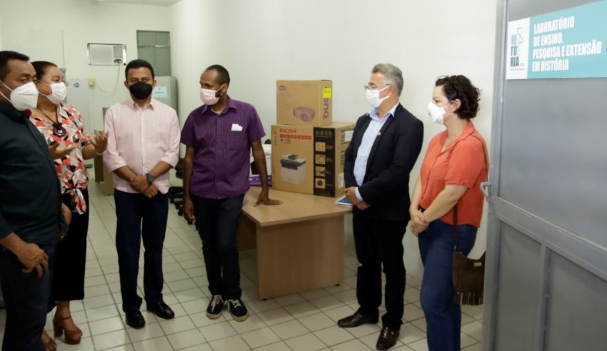  Francisco Costa participa de inauguração de Laboratório de História na UESPI de Floriano