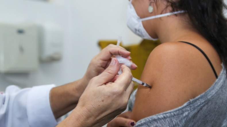  Nove municípios do Piauí já vacinam população de 18 anos