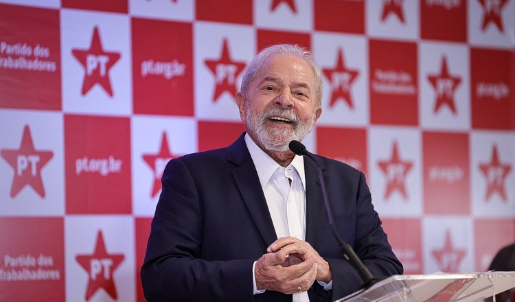  Lula: “Só um Estado forte é capaz de acabar com a miséria neste país”
