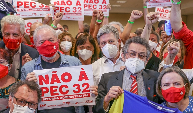  Contra a PEC 32: Reconstrução do Brasil depende do servidor público, diz Lula