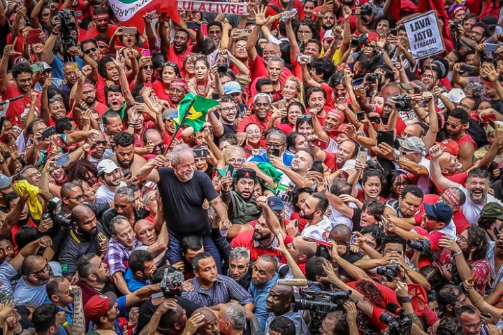  PT é o partido com o qual os brasileiros mais se identificam