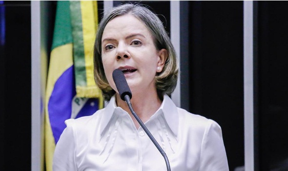  “Enquanto Lula criou 18 universidades, querem cobrar mensalidade”, critica Gleisi Hofmann