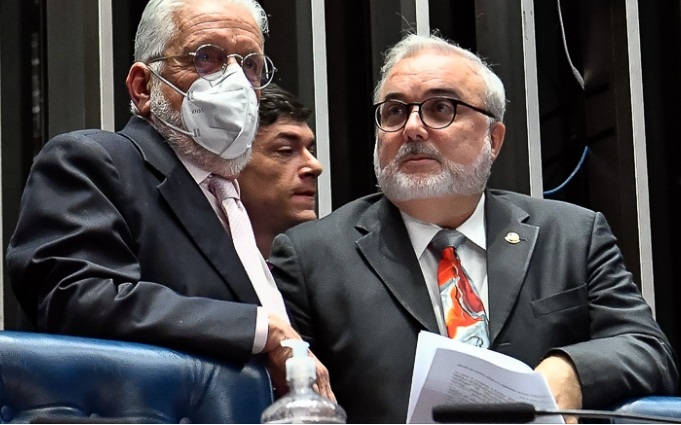  PT impede “cheque em branco” e Senado aprova benefícios sociais