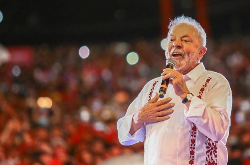  PoderData: Lula segue na liderança e Bolsonaro cai dois pontos na disputa