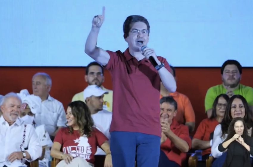  Randolfe Rodrigues destaca história do PI durante discurso em Teresina