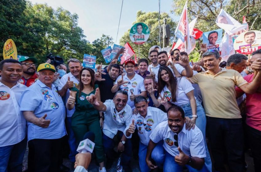  Rafael e Wellington realizam caminhada no centro de Teresina