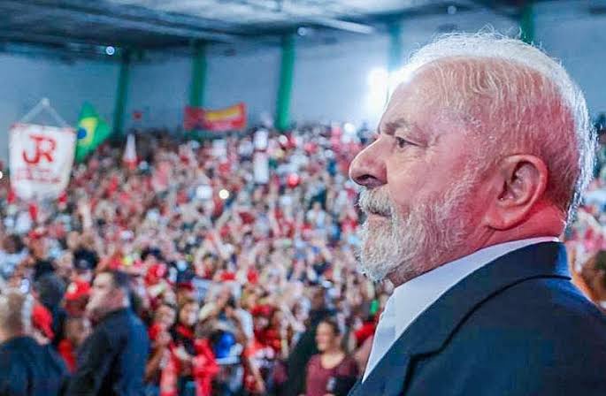  Lula promete zerar filas do INSS e reverter a destruição da educação por Bolsonaro