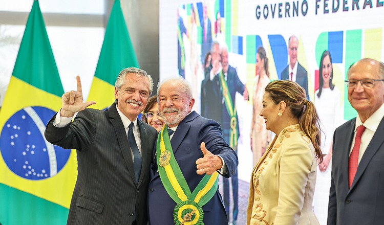  O mundo recebe Lula de braços abertos; Brasil retorna ao cenário mundial