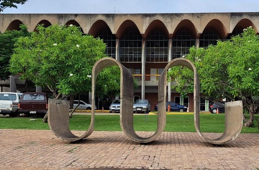  Comissões aprovam projeto que reajusta piso dos professores estaduais