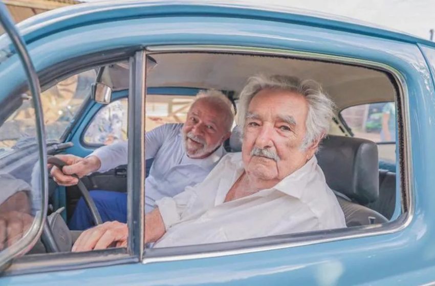  Lula passeia de Fusca com Pepe Mujica no Uruguai