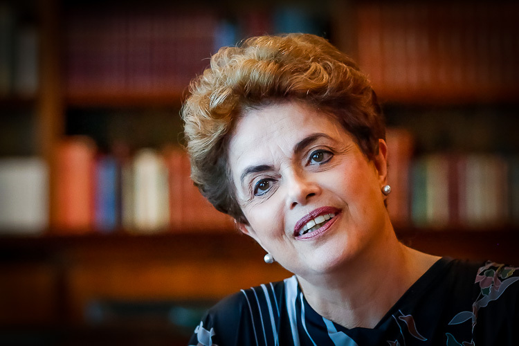  Ex-presidenta Dilma é oficializada presidenta do banco do Brics, com sede na China