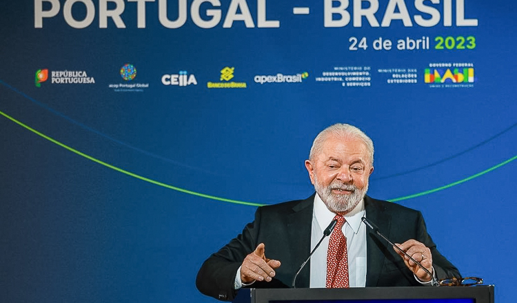  Lula, sobre taxa de juros: “Ninguém toma dinheiro emprestado a 13,75%”