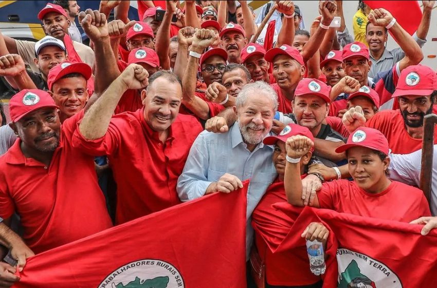  Lula promete reforma agrária e diz que MST “não precisa mais invadir terra”