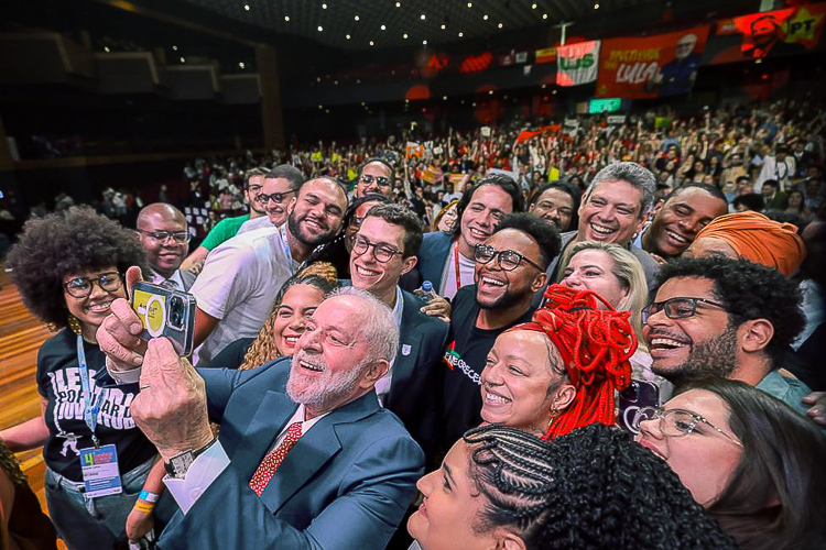  Lula convoca juventude para defender a democracia e politizar a sociedade