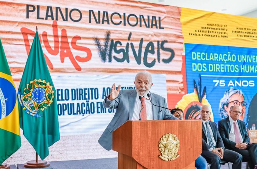  Lula promete mudança de vida para moradores de rua