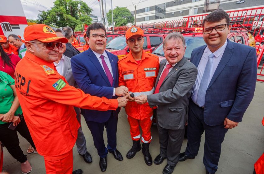  Governador entrega R$ 8 milhões para estruturação do Corpo de Bombeiros